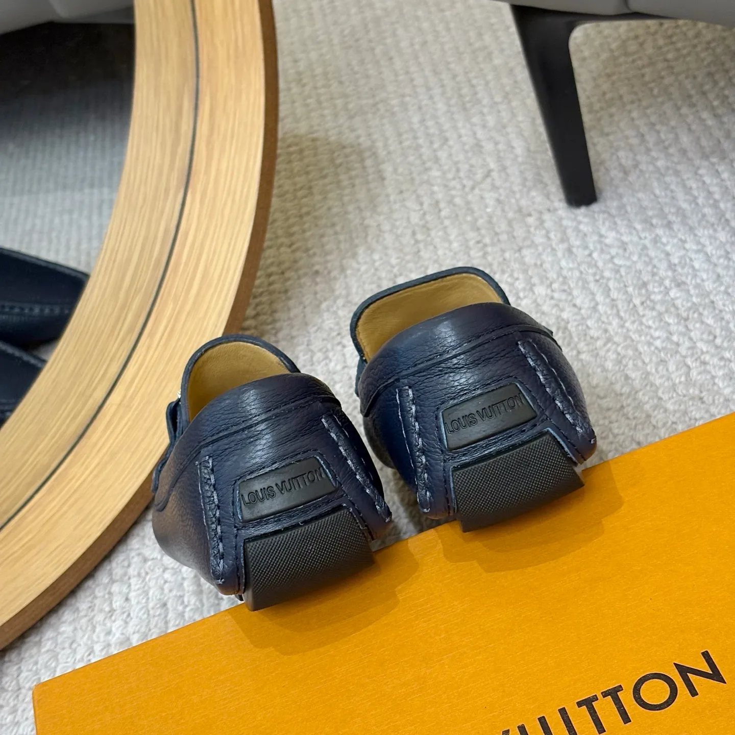 Men's men's shoes 💰420 (Yangli) LV 2⃣️0⃣️2⃣️5️⃣Spring and summer counter GLORIA series models ✈️Original factory special leather production, original last type. A classic driving slip-on casual shoe that shows an elegant style with exquisite craftsmanship details such as Monogram embossing all over the upper🌀Italian imported calfskin fabric Sheepskin foot pads➕Inside～Private mold replica sole Unique style Comfortable driving slip-on Size: 4-12 (38-46) Comes with [Counter packaging: original box, wrapping paper, card, instruction manual, shoehorn, cloth bag] No pressure to enter and leave the counter!